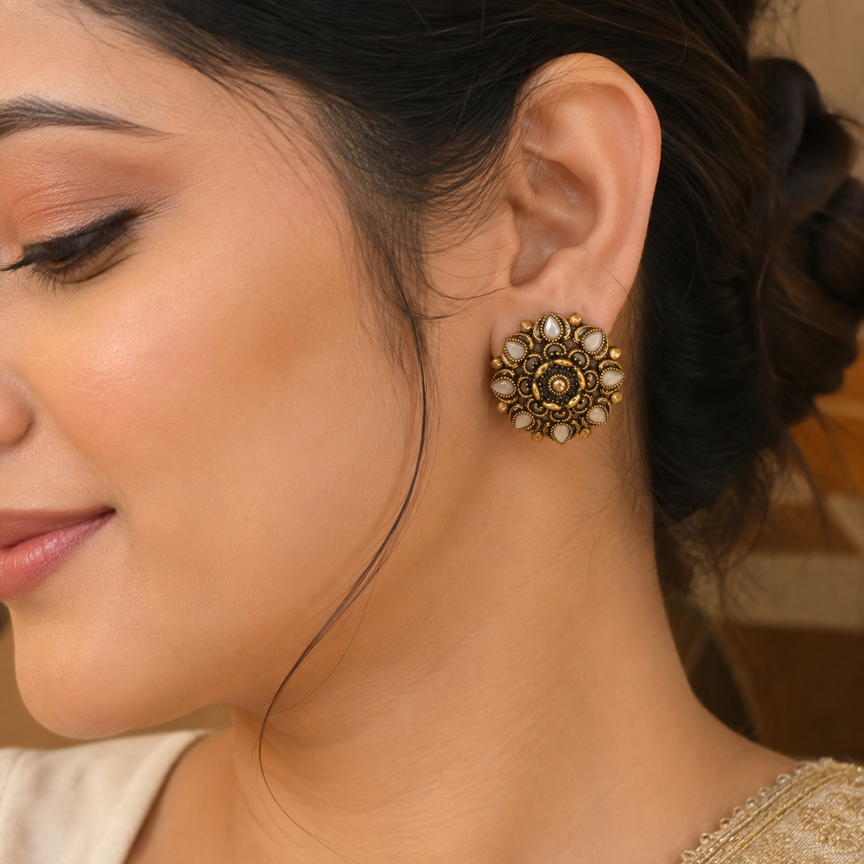 Antique Gold Kundan Floral Stud Earrings